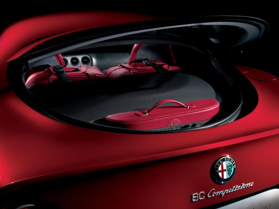 Багажник Alfa Romeo 8C Competizione 2006 года  (WW) (фото 6 из 64)